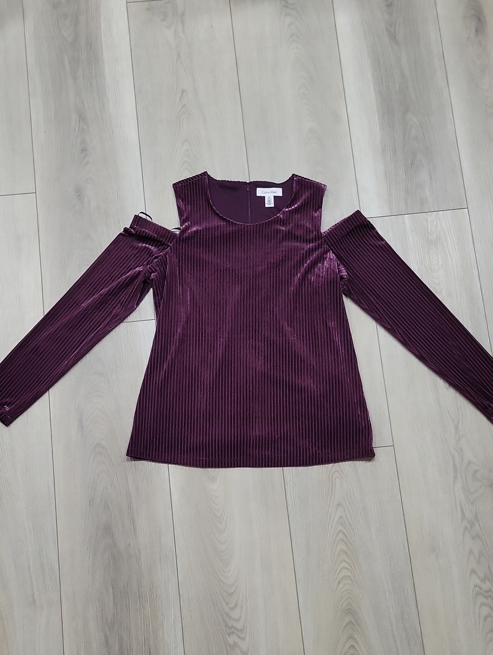 Calvin Klein Plum Velvet Cold-Shoulder Long Sleeve Top